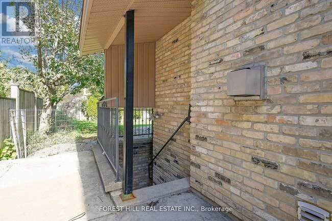 property at 106 Nipigon Ave