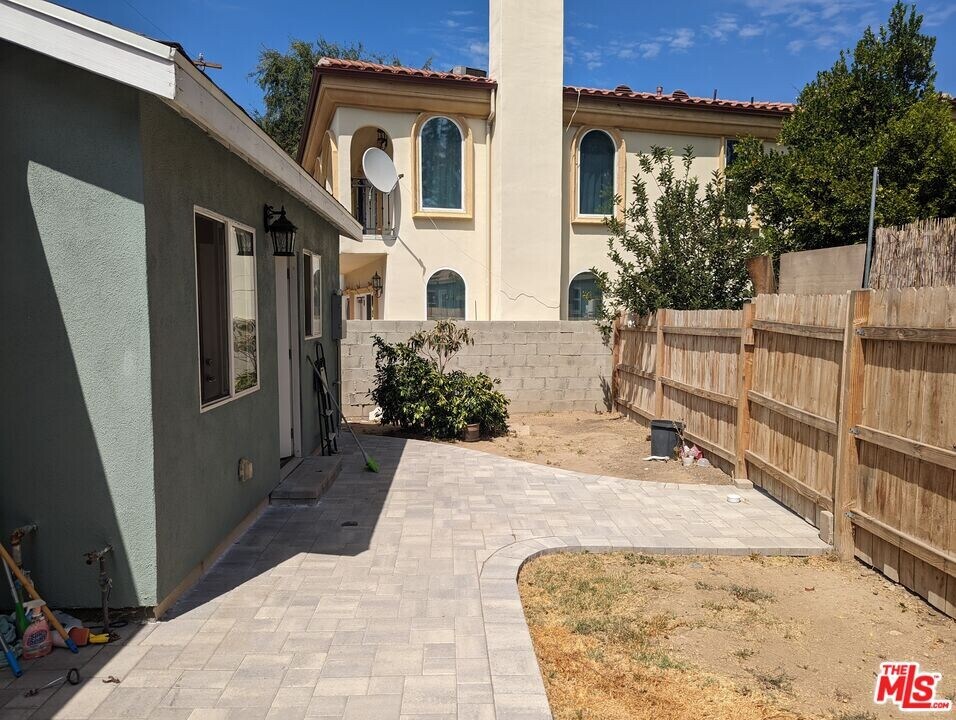 5335 Rhea Ave in Los Angeles, CA - Building Photo