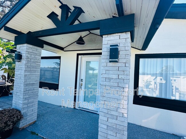 1154 Neptune Dr in Ruskin, FL - Building Photo - Building Photo