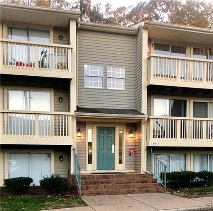 1610 Arlyn Cir in Charlotte, NC - Building Photo