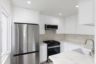 438 Acacia Ave, Unit 2100-102 in Newport Beach, CA - Building Photo - Building Photo