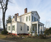 Onderdonk House Apartments in Manhasset, NY - Foto de edificio - Building Photo