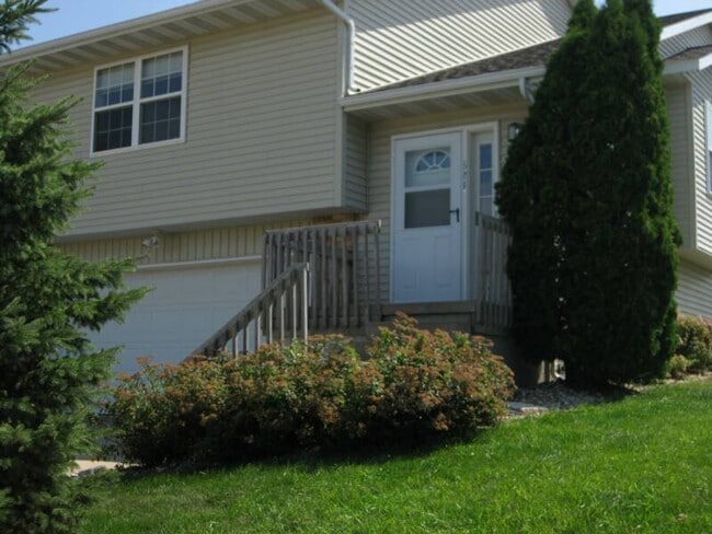 property at 824 N Clover Ln