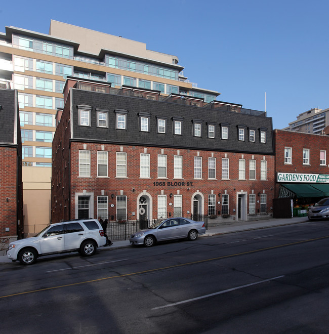 1968 Bloor St W in Toronto, ON - Building Photo - Primary Photo