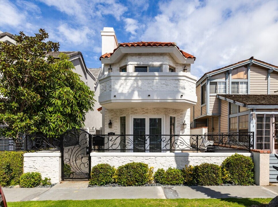 415 8th St in Huntington Beach, CA - Building Photo