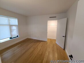 83 Gardner St, Unit 209 in Boston, MA - Building Photo - Building Photo