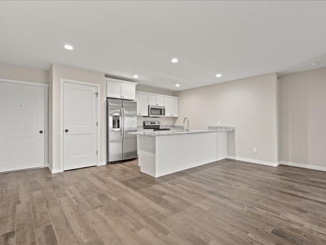 7128 Thunder Vly Dr in Peosta, IA - Foto de edificio - Building Photo