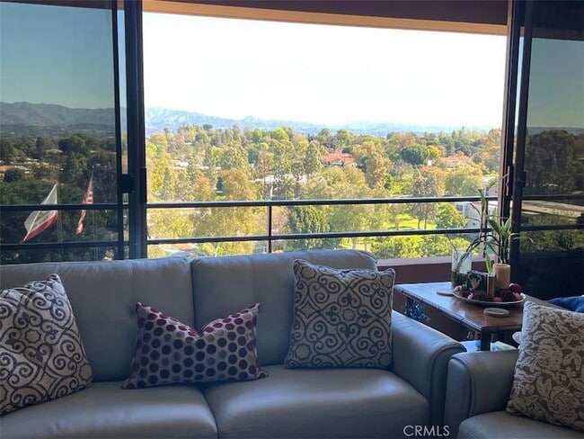 24055 Paseo Del Lago W, Unit 960 in Laguna Woods, CA - Building Photo - Building Photo