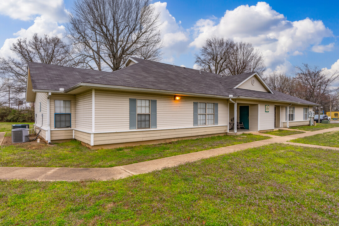 Caraway Commons in Jonesboro, AR - Building Photo