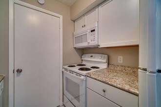 Woodside Aparments in Cincinnati, OH - Building Photo - Building Photo