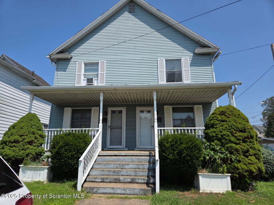 1700 Dorothy St in Scranton, PA - Building Photo