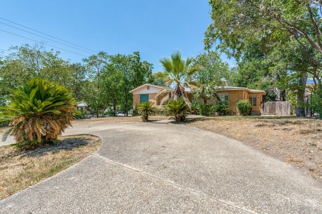 101 Canterbury Hill St in San Antonio, TX - Building Photo - Building Photo