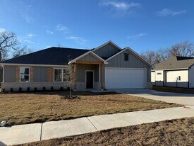 106 Kirkland St in Sanger, TX - Building Photo