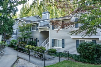 Evergreen Heights in Kirkland, WA - Foto de edificio - Building Photo