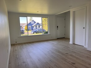 916 6th Ave SW in Puyallup, WA - Building Photo - Building Photo