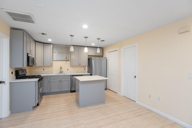 184 New York Ave in Jersey City, NJ - Building Photo - Building Photo