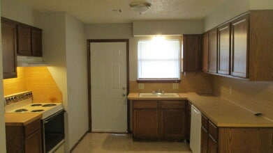 800 Swan Lake Rd in Edmond, OK - Building Photo - Building Photo
