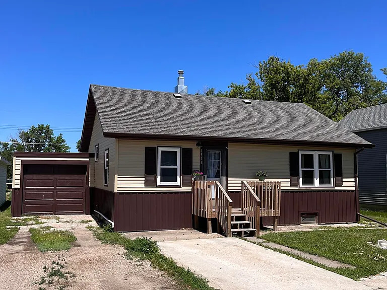 1316 3rd Ave SW in Aberdeen, SD - Building Photo