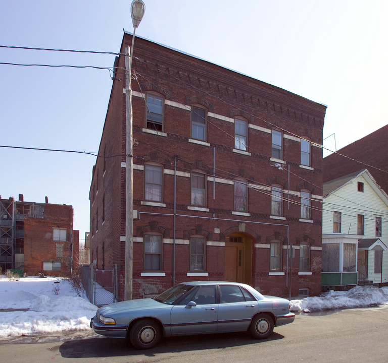 620 S East St in Holyoke, MA - Foto de edificio