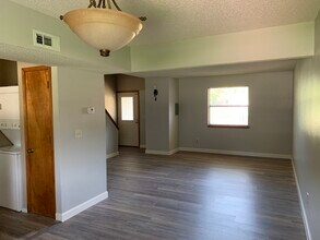 605 W Benton St in Siloam Springs, AR - Building Photo - Building Photo