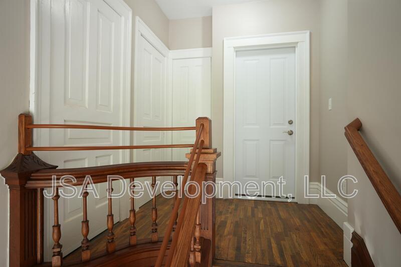 519 E 3rd St in Waterloo, IA - Building Photo