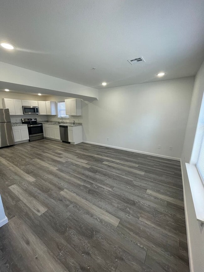 409 E Doxey St in Strafford, MO - Building Photo - Building Photo