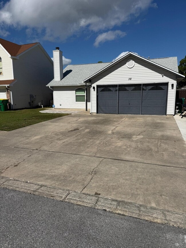 38 Ruby Cir in Mary Esther, FL - Building Photo - Building Photo