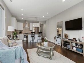 2303 W Wilcox St in Chicago, IL - Building Photo - Building Photo