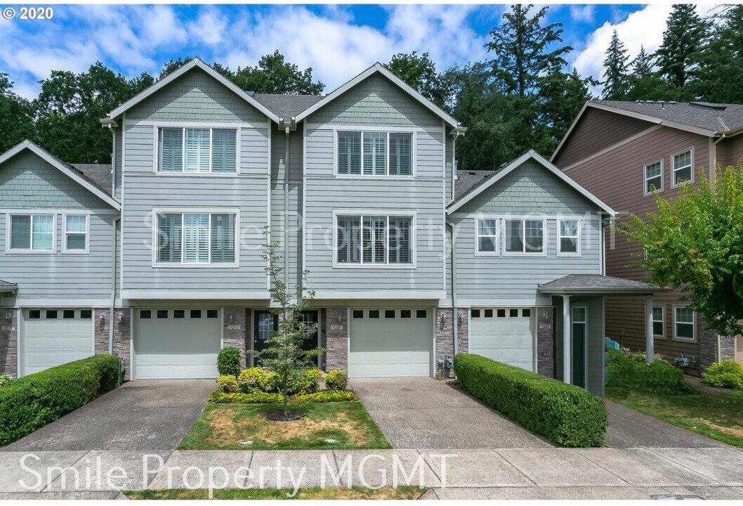 9229 SW Sweek Dr in Tualatin, OR - Building Photo