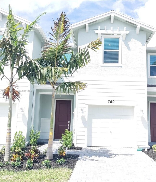 390 SE Crossoak Ln in Port St. Lucie, FL - Building Photo - Building Photo