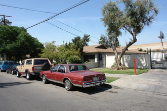 Rustic Villa in North Hills, CA - Building Photo - Building Photo