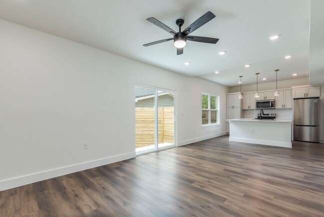 3702 Tower View Ct in Austin, TX - Building Photo - Building Photo