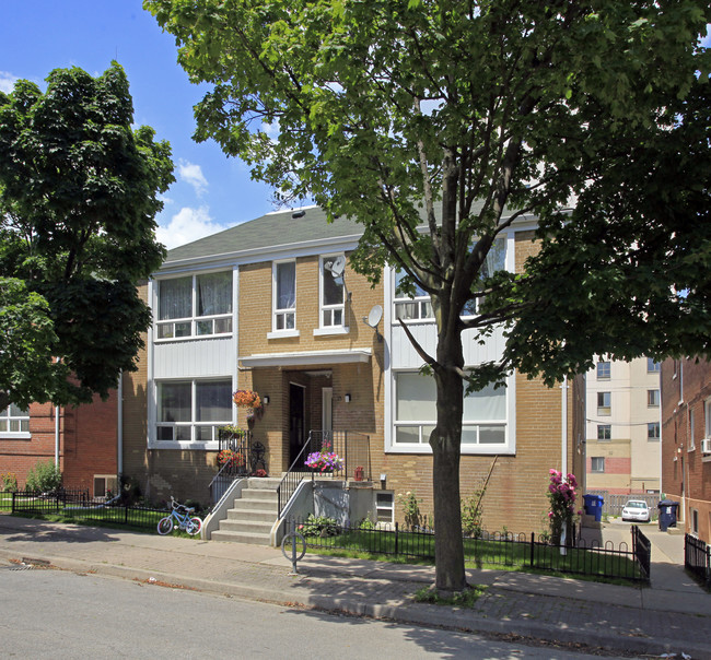 15 Norris Cres in Toronto, ON - Building Photo - Building Photo