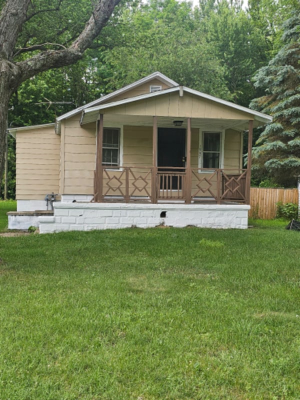 property at 1957 Hatch Ave