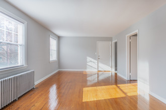 Elbur Avenue in Lakewood, OH - Foto de edificio - Interior Photo