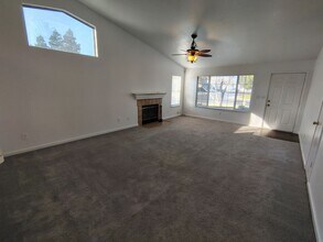 2218 Heritage Manor Dr in Riverbank, CA - Building Photo - Building Photo