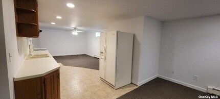 203 Parkside Ave in Miller Place, NY - Building Photo - Building Photo