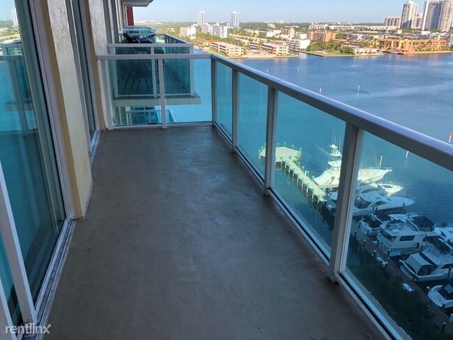 16950 N Bay Rd in Sunny Isles Beach, FL - Building Photo - Building Photo