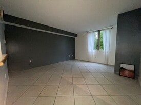 2630 SW 28th St, Unit 25