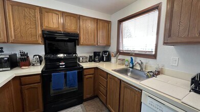 10249 Jamestown Dr in Anchorage, AK - Building Photo - Building Photo