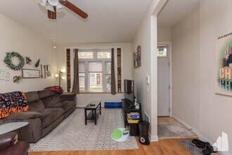 2702 W Thomas St in Chicago, IL - Building Photo - Building Photo