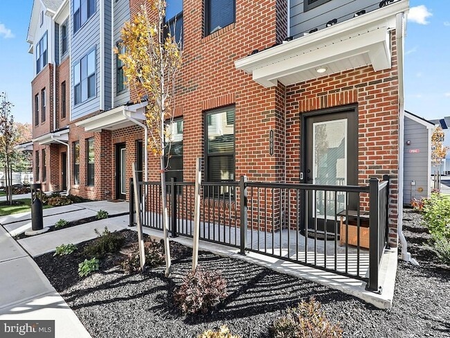 1001 Greenwich Dr in West Windsor Township, NJ - Building Photo - Building Photo