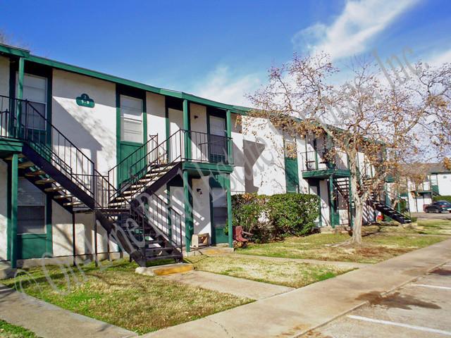 1824 Wilde Oak Cir in Bryan, TX - Building Photo