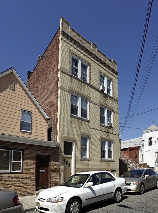 6013 Madison St in West New York, NJ - Building Photo