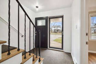 204 Catalpa Dr, Unit 204 in Royal Oak, MI - Foto de edificio - Building Photo