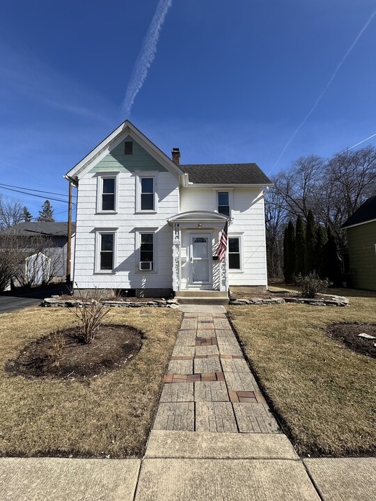 14 S Jackson St in Batavia, IL - Foto de edificio