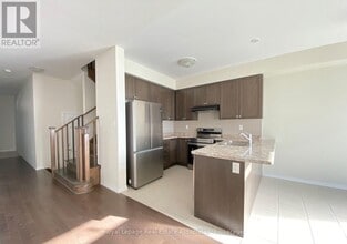 3 Amos Ave in Brantford, ON - Building Photo - Building Photo