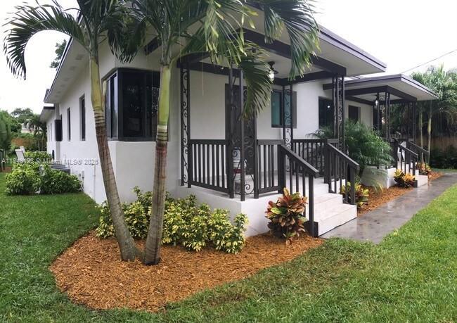 560 NE 69th St in Miami, FL - Building Photo