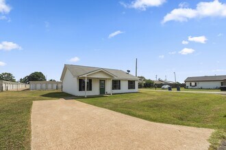 195 Summer Breeze St in Rusk, TX - Building Photo - Building Photo