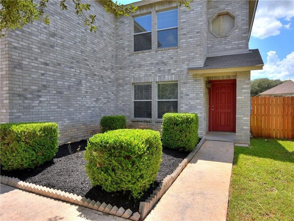 2617 Glen Field Dr in Cedar Park, TX - Foto de edificio